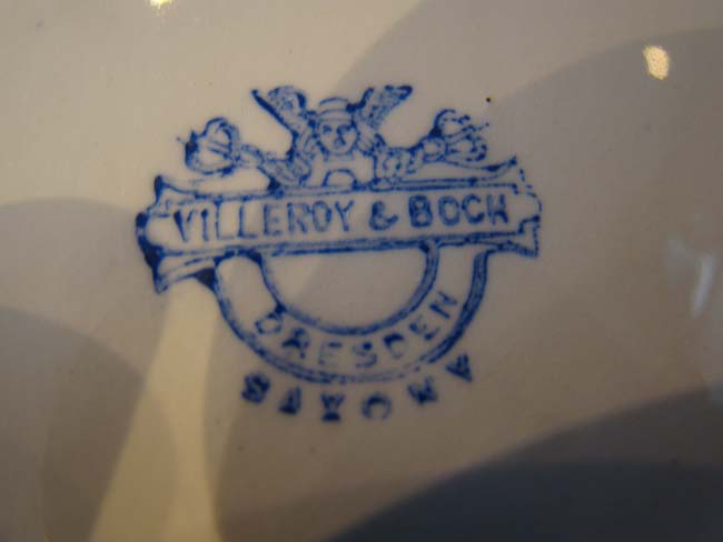 A beautiful vintage Villeroy & Boch Lazy Susan with four Dresden Saxony Blue Onion Trays circa 1909 — image 3